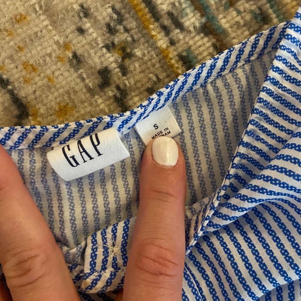 Gap tank top - Picture 2 of 4